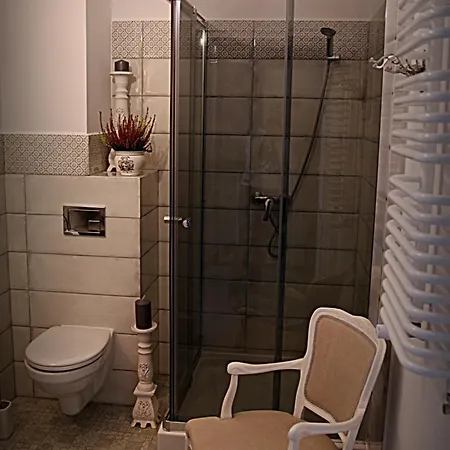 Dom Pod Skrzydłami Nocleg ze śniadaniem 3*